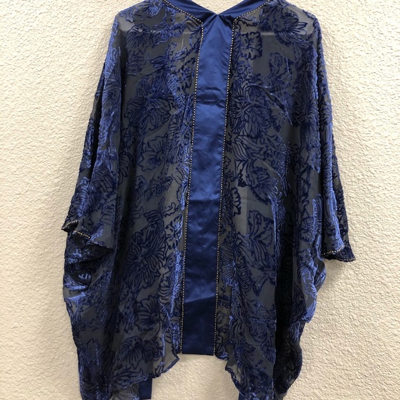 Blue Velvet Shawl - Picture 4 of 10